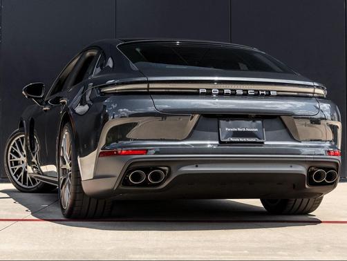2025 Porsche Panamera 4