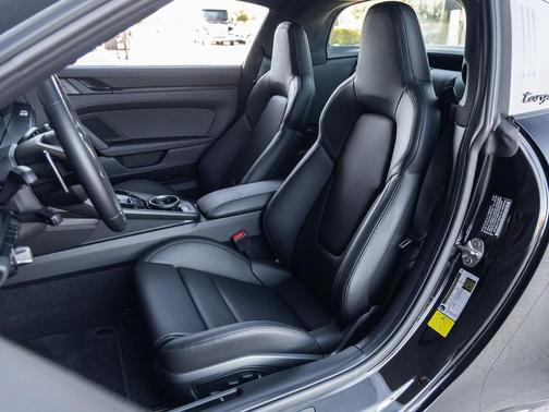 2024 Porsche 911 Targa