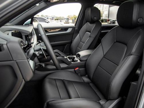 Dolomite Silver Metallic 2026 Porsche Cayenne Cayenne