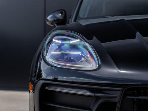 2025 Porsche Macan T