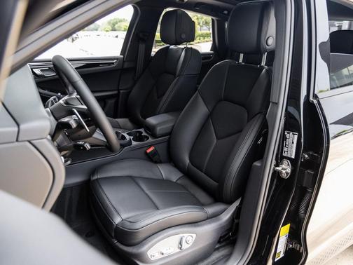 2025 Porsche Macan T