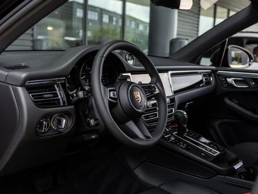 2025 Porsche Macan T