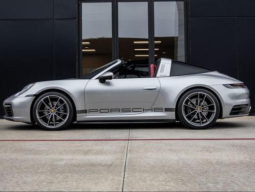 2022 Porsche 911 Targa 4