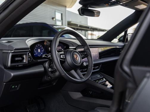 2026 Porsche Macan 4