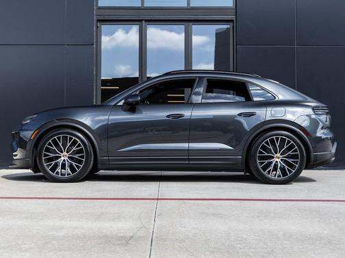 2026 Porsche Macan 4