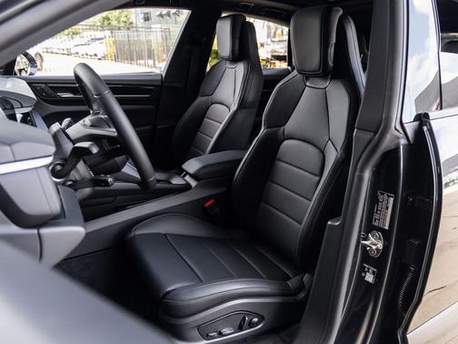 2026 Porsche Macan 4