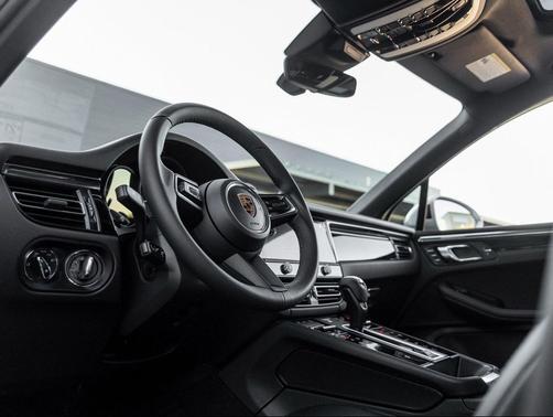 2026 Porsche Macan 