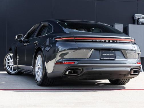 2025 Porsche Panamera 
