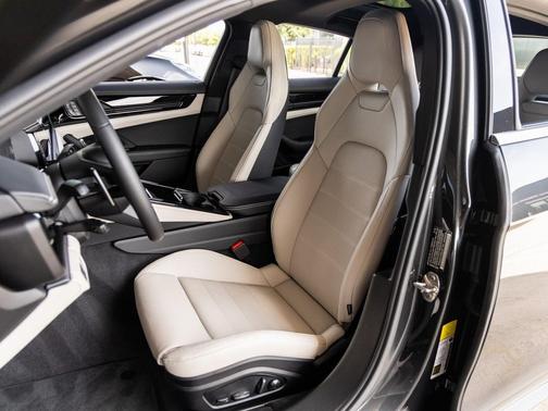 2025 Porsche Panamera 