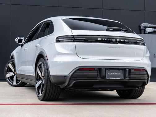 Ice Grey Metallic 2025 Porsche Macan Macan Electric 4