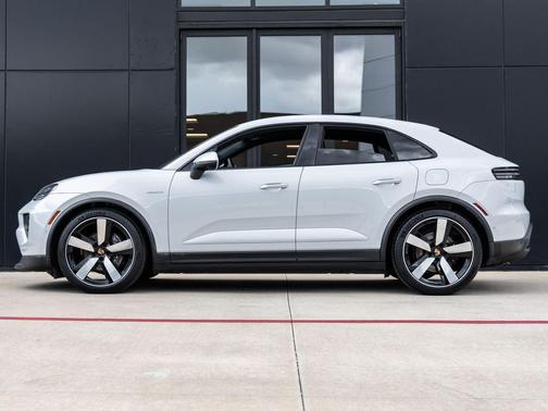 Ice Grey Metallic 2025 Porsche Macan Macan Electric 4