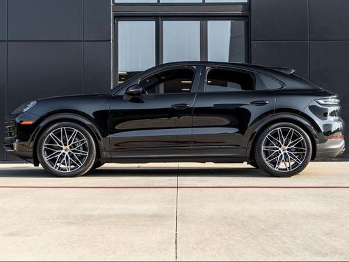 2025 Porsche Cayenne Base