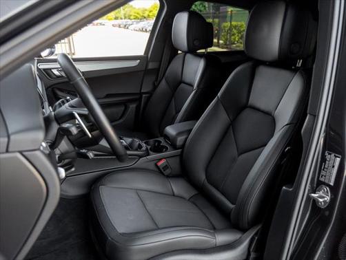 2022 Porsche Macan Base