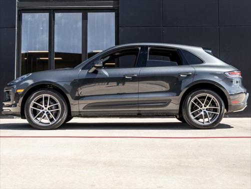 2022 Porsche Macan Base