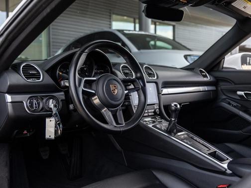 2021 Porsche 718 Cayman T