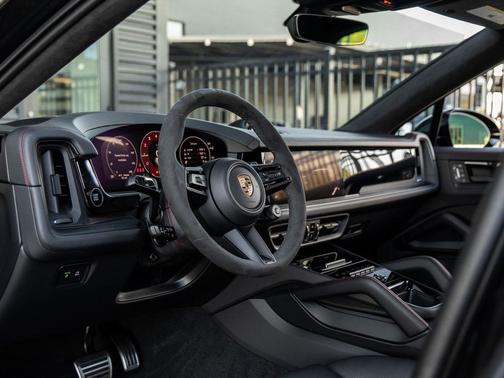 2026 Porsche Cayenne GTS