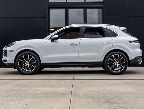 Carrara White Metallic 2025 Porsche Cayenne Cayenne