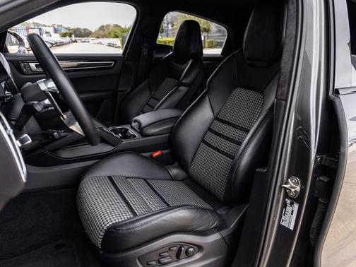 2023 Porsche Cayenne GTS