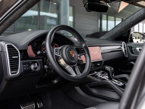 2023 Porsche Cayenne GTS