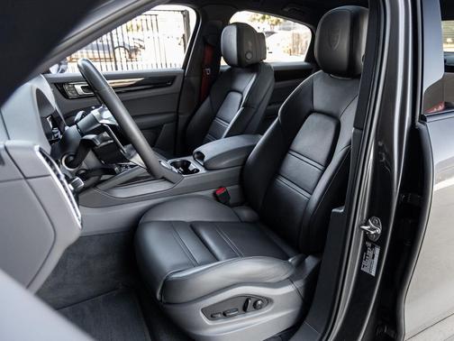 2022 Porsche Cayenne Cayenne