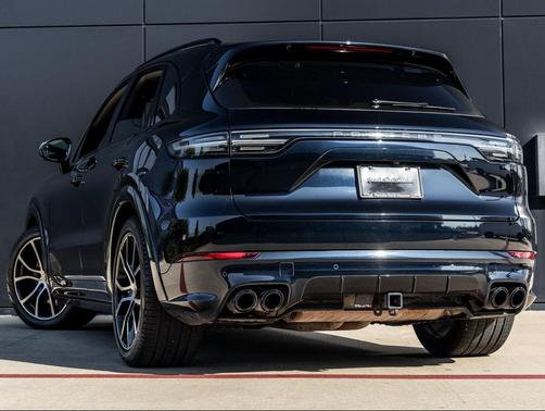 2023 Porsche Cayenne Platinum Edition