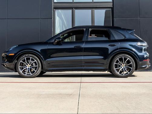 2023 Porsche Cayenne Platinum Edition