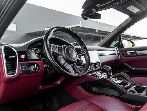 2023 Porsche Cayenne Platinum Edition