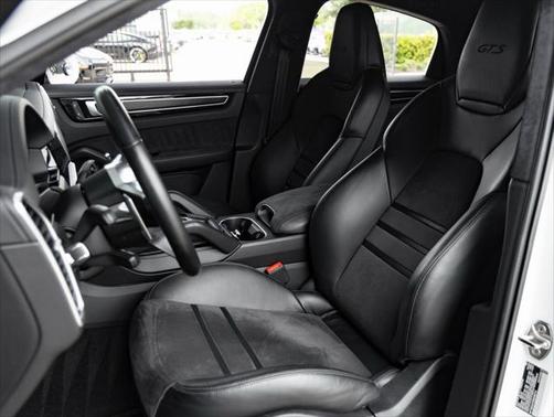 2022 Porsche Cayenne GTS