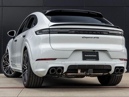 2025 Porsche Cayenne GTS
