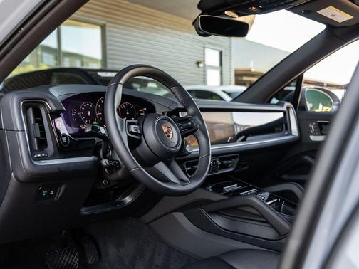 Arctic Grey 2026 Porsche Cayenne Cayenne