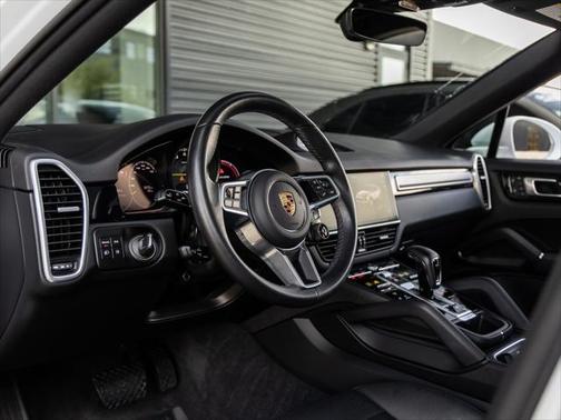 2022 Porsche Cayenne Platinum Edition