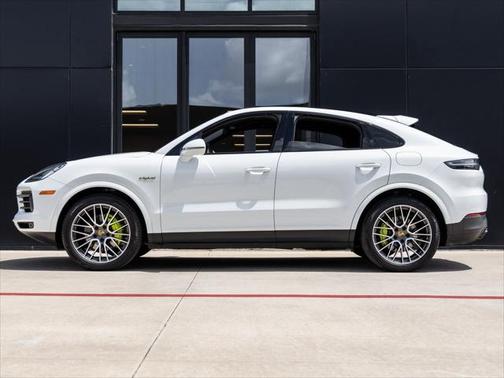 2022 Porsche Cayenne Platinum Edition
