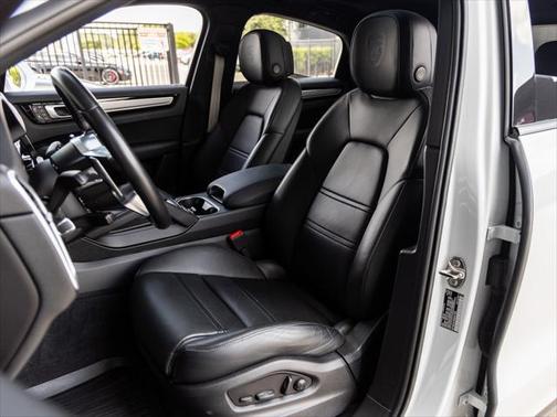 2022 Porsche Cayenne Platinum Edition