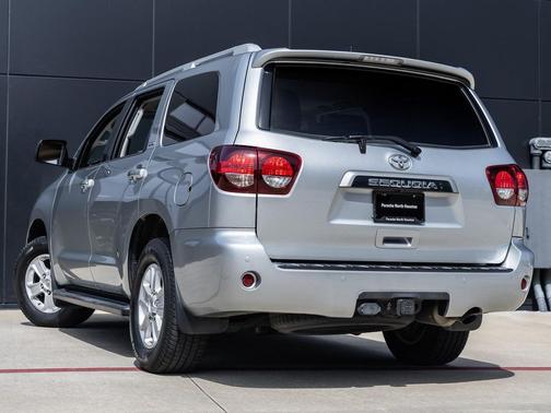 2020 Toyota Sequoia SR5