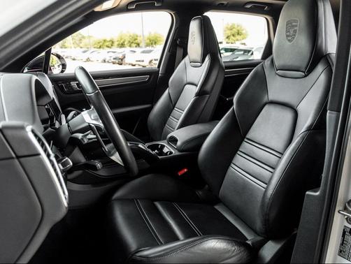 2023 Porsche Cayenne Platinum Edition