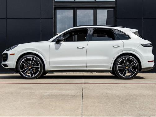 2023 Porsche Cayenne Platinum Edition