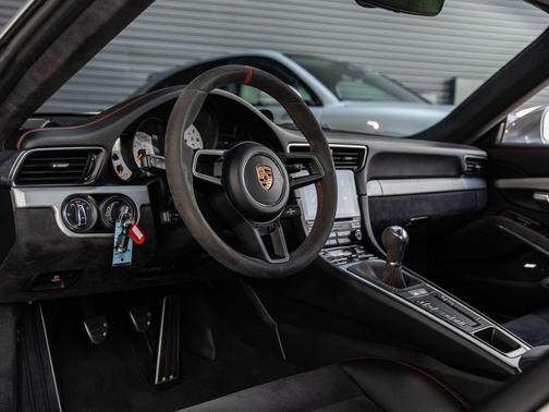 GT Silver Metallic 2018 Porsche 911 GT3