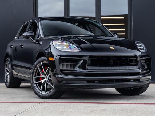 Jet Black Metallic 2022 Porsche Macan Macan