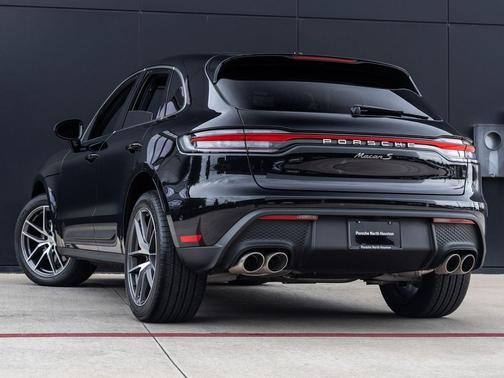 Jet Black Metallic 2022 Porsche Macan Macan