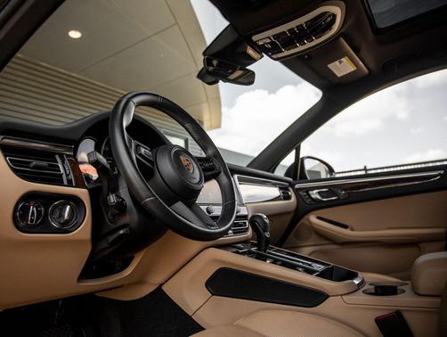 Copper Ruby Metallic 2023 Porsche Macan