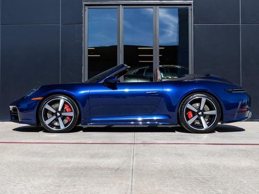 2026 Porsche 911 Carrera 4S Cabriolet