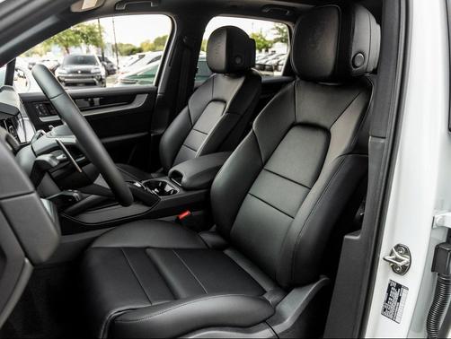 2025 Porsche Cayenne 