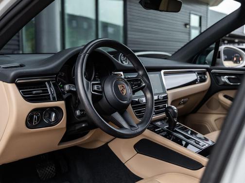 Chalk 2023 Porsche Macan Macan