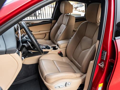 2023 Porsche Macan 