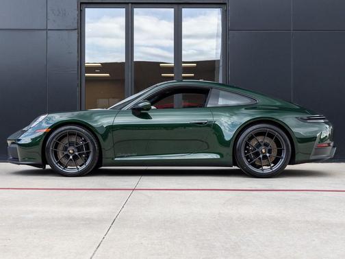 2026 Porsche 911 Carrera 4 GTS