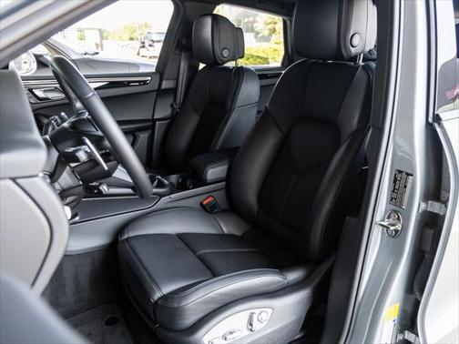 2022 Porsche Macan Base