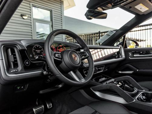 2025 Porsche Cayenne GTS