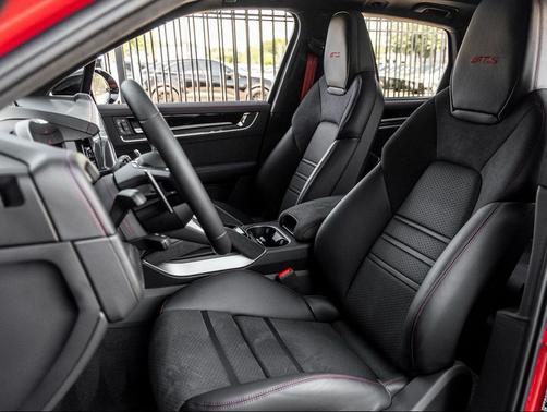 2025 Porsche Cayenne GTS