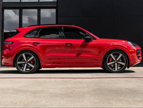 2025 Porsche Cayenne GTS