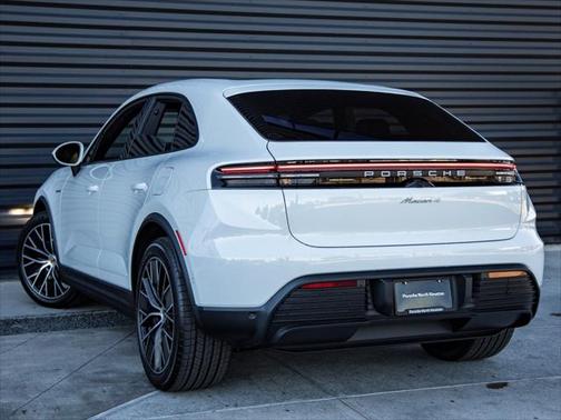 2024 Porsche Macan Base